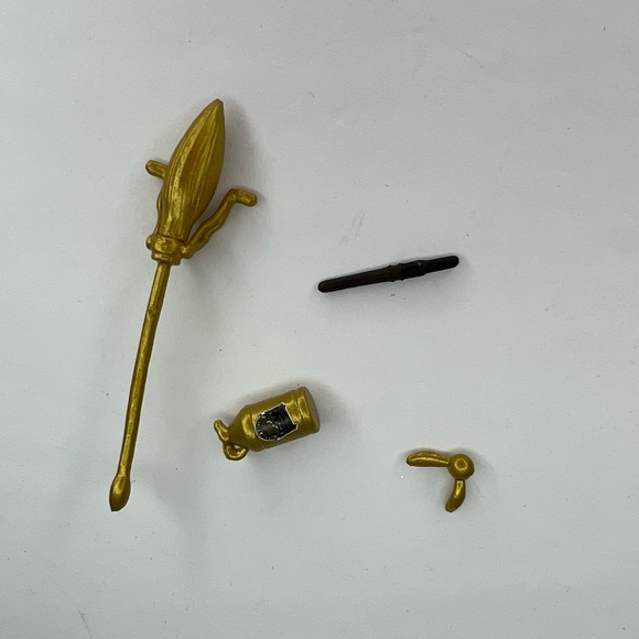 Harry Potter Draco Malfoy Quidditch Magical Capsules Series 3 Gold YuMe Toy 2021 - Picture 4 of 11